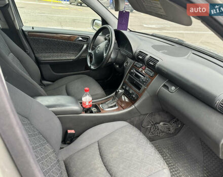 Серый Мерседес Ц-Класс, объемом двигателя 2.69 л и пробегом 500 тыс. км за 3550 $, фото 10 на Automoto.ua