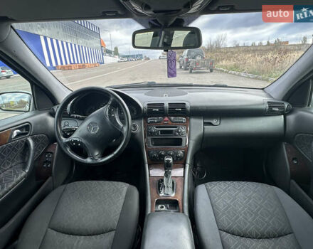 Серый Мерседес Ц-Класс, объемом двигателя 2.69 л и пробегом 500 тыс. км за 3550 $, фото 8 на Automoto.ua