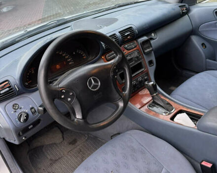 Серый Мерседес Ц-Класс, объемом двигателя 2.2 л и пробегом 260 тыс. км за 2500 $, фото 4 на Automoto.ua