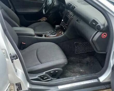 Серый Мерседес Ц-Класс, объемом двигателя 2.15 л и пробегом 350 тыс. км за 3900 $, фото 2 на Automoto.ua