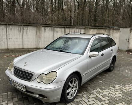 Серый Мерседес Ц-Класс, объемом двигателя 2.2 л и пробегом 260 тыс. км за 2500 $, фото 2 на Automoto.ua