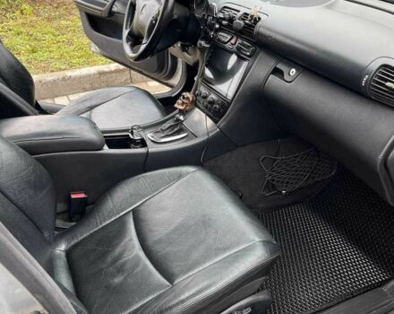 Серый Мерседес Ц-Класс, объемом двигателя 2.7 л и пробегом 360 тыс. км за 3000 $, фото 3 на Automoto.ua