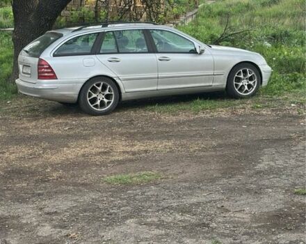 Сірий Мерседес Ц-Клас, об'ємом двигуна 2.2 л та пробігом 330 тис. км за 3500 $, фото 2 на Automoto.ua