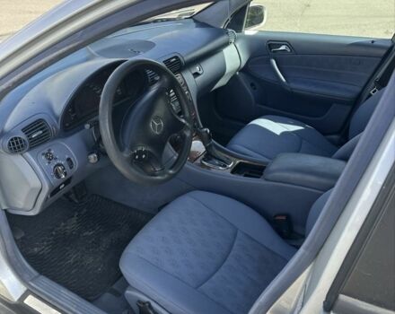 Сірий Мерседес Ц-Клас, об'ємом двигуна 2.2 л та пробігом 330 тис. км за 3500 $, фото 5 на Automoto.ua