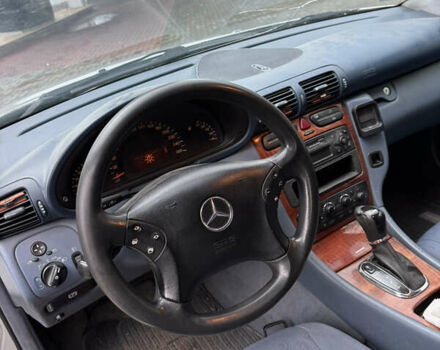 Серый Мерседес Ц-Класс, объемом двигателя 2.2 л и пробегом 260 тыс. км за 2500 $, фото 6 на Automoto.ua