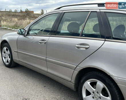 Серый Мерседес Ц-Класс, объемом двигателя 2.69 л и пробегом 500 тыс. км за 3550 $, фото 3 на Automoto.ua