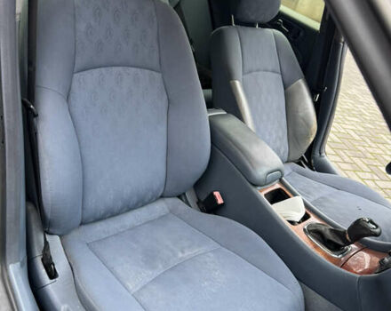 Серый Мерседес Ц-Класс, объемом двигателя 2.2 л и пробегом 260 тыс. км за 2500 $, фото 5 на Automoto.ua