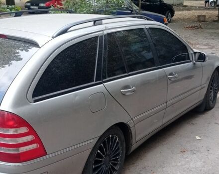 Серый Мерседес Ц-Класс, объемом двигателя 2 л и пробегом 340 тыс. км за 2200 $, фото 4 на Automoto.ua