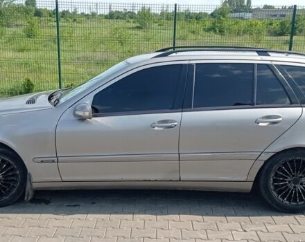 Серый Мерседес Ц-Класс, объемом двигателя 2 л и пробегом 340 тыс. км за 2200 $, фото 1 на Automoto.ua