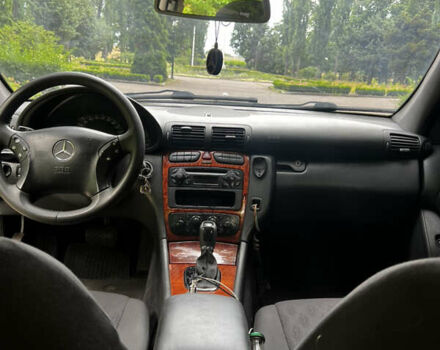 Серый Мерседес Ц-Класс, объемом двигателя 2.15 л и пробегом 342 тыс. км за 3800 $, фото 9 на Automoto.ua