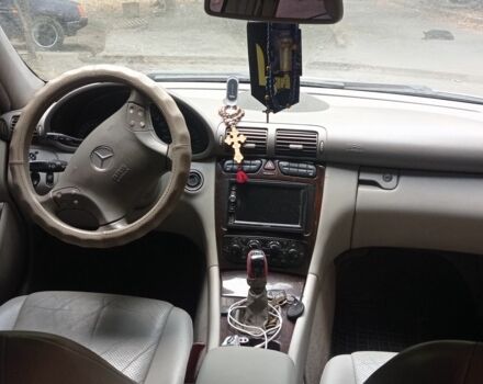 Серый Мерседес Ц-Класс, объемом двигателя 2 л и пробегом 340 тыс. км за 2200 $, фото 2 на Automoto.ua