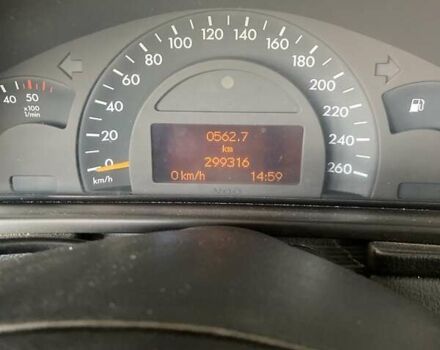 Сірий Мерседес Ц-Клас, об'ємом двигуна 2.2 л та пробігом 300 тис. км за 4800 $, фото 5 на Automoto.ua