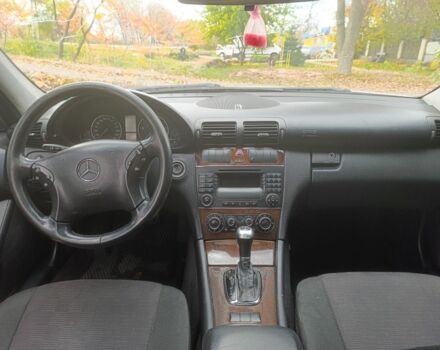 Серый Мерседес Ц-Класс, объемом двигателя 2.2 л и пробегом 340 тыс. км за 5600 $, фото 5 на Automoto.ua