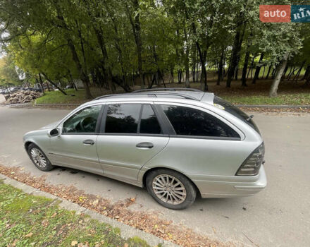 Серый Мерседес Ц-Класс, объемом двигателя 2.2 л и пробегом 350 тыс. км за 6000 $, фото 2 на Automoto.ua