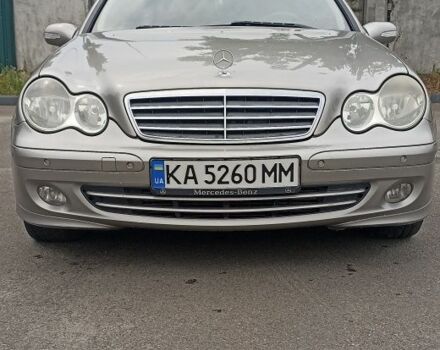 Серый Мерседес Ц-Класс, объемом двигателя 2.1 л и пробегом 343 тыс. км за 6000 $, фото 2 на Automoto.ua