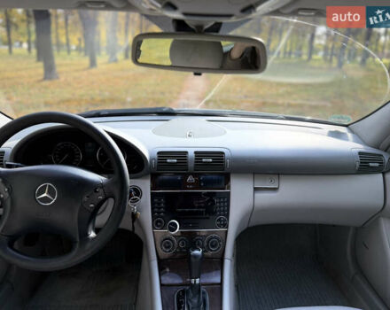 Сірий Мерседес Ц-Клас, об'ємом двигуна 2.15 л та пробігом 315 тис. км за 6100 $, фото 16 на Automoto.ua