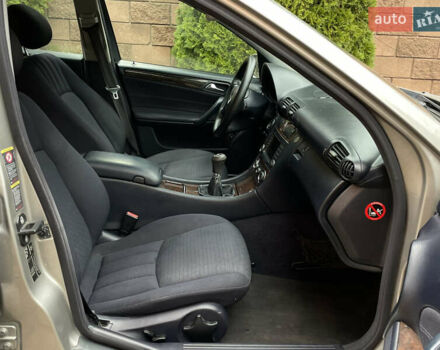 Серый Мерседес Ц-Класс, объемом двигателя 2.15 л и пробегом 470 тыс. км за 4950 $, фото 14 на Automoto.ua