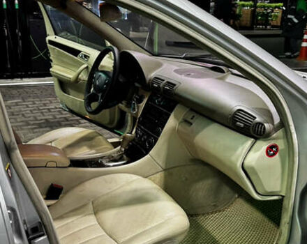 Серый Мерседес Ц-Класс, объемом двигателя 2.7 л и пробегом 300 тыс. км за 5300 $, фото 9 на Automoto.ua