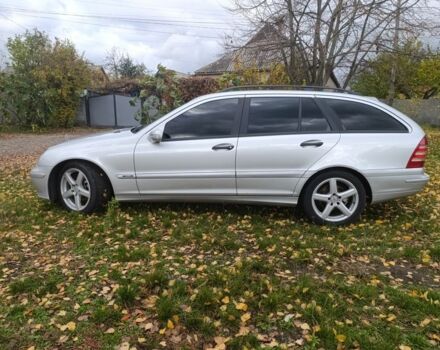 Серый Мерседес Ц-Класс, объемом двигателя 2.2 л и пробегом 340 тыс. км за 5600 $, фото 2 на Automoto.ua