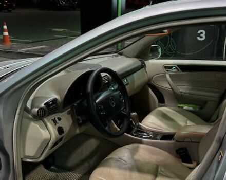 Серый Мерседес Ц-Класс, объемом двигателя 2.7 л и пробегом 300 тыс. км за 5300 $, фото 6 на Automoto.ua