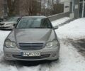 Серый Мерседес Ц-Класс, объемом двигателя 2.2 л и пробегом 440 тыс. км за 2450 $, фото 1 на Automoto.ua
