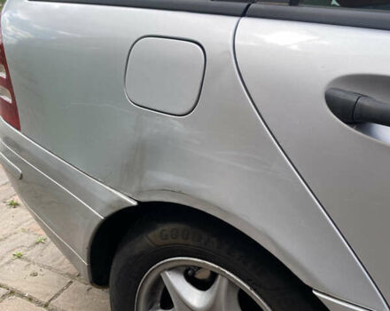 Серый Мерседес Ц-Класс, объемом двигателя 2.2 л и пробегом 448 тыс. км за 3700 $, фото 4 на Automoto.ua