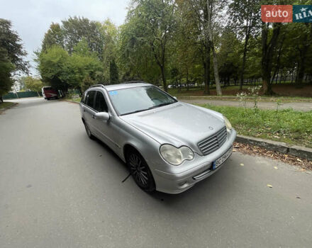 Серый Мерседес Ц-Класс, объемом двигателя 2.2 л и пробегом 350 тыс. км за 6000 $, фото 1 на Automoto.ua