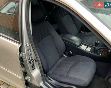 Серый Мерседес Ц-Класс, объемом двигателя 2.15 л и пробегом 470 тыс. км за 4950 $, фото 15 на Automoto.ua