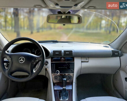 Сірий Мерседес Ц-Клас, об'ємом двигуна 2.15 л та пробігом 315 тис. км за 6100 $, фото 19 на Automoto.ua
