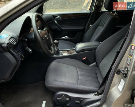 Серый Мерседес Ц-Класс, объемом двигателя 2.15 л и пробегом 470 тыс. км за 4950 $, фото 11 на Automoto.ua