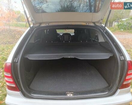 Сірий Мерседес Ц-Клас, об'ємом двигуна 2.2 л та пробігом 340 тис. км за 5600 $, фото 5 на Automoto.ua