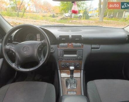 Сірий Мерседес Ц-Клас, об'ємом двигуна 2.2 л та пробігом 340 тис. км за 5600 $, фото 4 на Automoto.ua