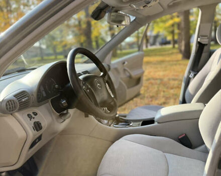 Сірий Мерседес Ц-Клас, об'ємом двигуна 2.15 л та пробігом 315 тис. км за 6100 $, фото 32 на Automoto.ua