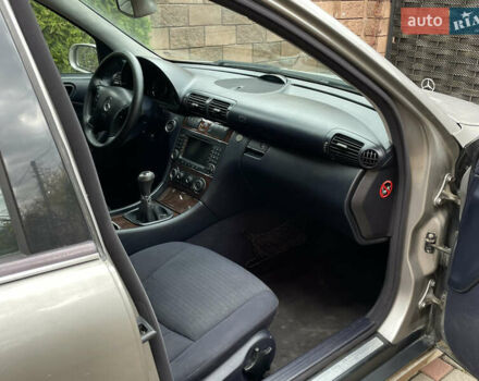 Серый Мерседес Ц-Класс, объемом двигателя 2.15 л и пробегом 470 тыс. км за 4950 $, фото 13 на Automoto.ua