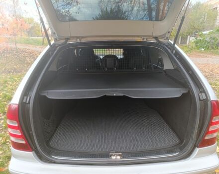 Серый Мерседес Ц-Класс, объемом двигателя 2.2 л и пробегом 340 тыс. км за 5600 $, фото 6 на Automoto.ua