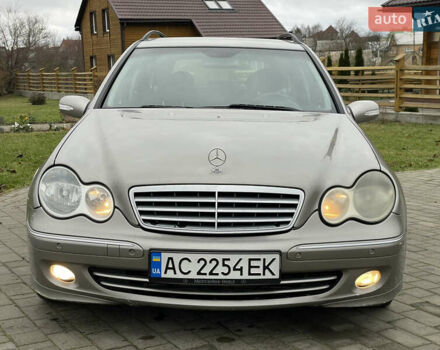 Серый Мерседес Ц-Класс, объемом двигателя 2.15 л и пробегом 470 тыс. км за 4950 $, фото 1 на Automoto.ua