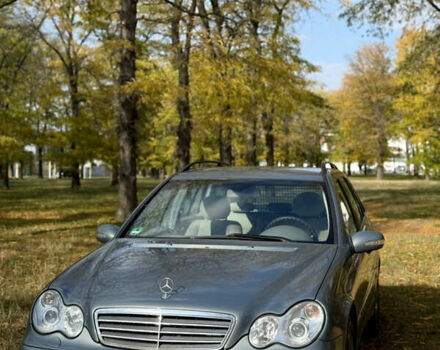 Сірий Мерседес Ц-Клас, об'ємом двигуна 2.15 л та пробігом 315 тис. км за 6100 $, фото 1 на Automoto.ua