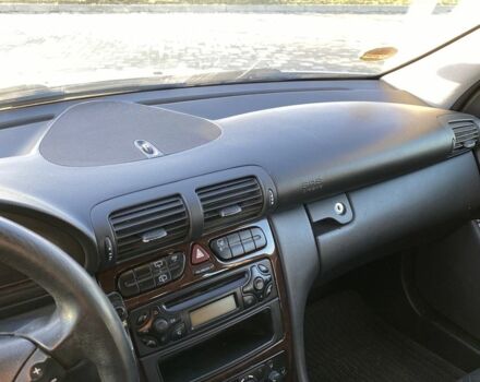 Серый Мерседес Ц-Класс, объемом двигателя 2.2 л и пробегом 300 тыс. км за 2600 $, фото 6 на Automoto.ua