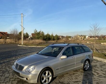 Серый Мерседес Ц-Класс, объемом двигателя 2.2 л и пробегом 300 тыс. км за 2600 $, фото 1 на Automoto.ua