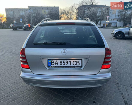 Мерседес Ц-Класс 2005 в Кропивницком (Кировограде) на Automoto.ua Серый Мерседес Ц-Класс, объемом двигателя 1.8 л и пробегом 300 тыс. км за 7000 $, фото 4 на Automoto.ua