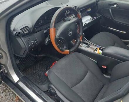 Сірий Мерседес Ц-Клас, об'ємом двигуна 2.2 л та пробігом 400 тис. км за 5400 $, фото 8 на Automoto.ua