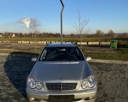 Серый Мерседес Ц-Класс, объемом двигателя 2.2 л и пробегом 300 тыс. км за 2600 $, фото 2 на Automoto.ua