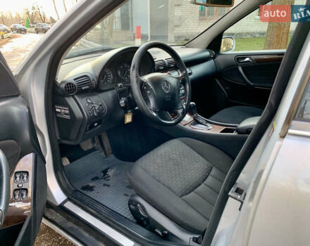 Сірий Мерседес Ц-Клас, об'ємом двигуна 2.2 л та пробігом 258 тис. км за 4600 $, фото 4 на Automoto.ua