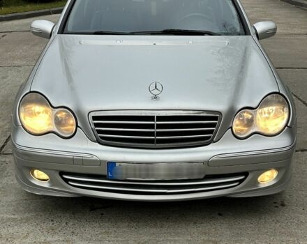 Серый Мерседес Ц-Класс, объемом двигателя 2.2 л и пробегом 280 тыс. км за 3600 $, фото 6 на Automoto.ua