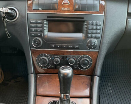 Сірий Мерседес Ц-Клас, об'ємом двигуна 2.2 л та пробігом 258 тис. км за 4600 $, фото 9 на Automoto.ua