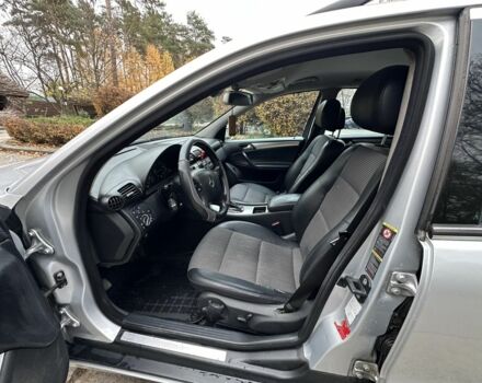 Серый Мерседес Ц-Класс, объемом двигателя 2.2 л и пробегом 280 тыс. км за 3600 $, фото 9 на Automoto.ua