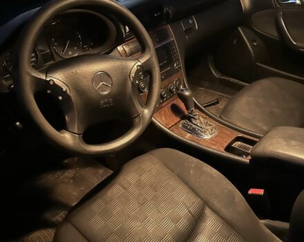 Серый Мерседес Ц-Класс, объемом двигателя 2.2 л и пробегом 324 тыс. км за 2750 $, фото 4 на Automoto.ua