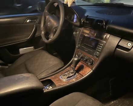 Серый Мерседес Ц-Класс, объемом двигателя 2.2 л и пробегом 324 тыс. км за 2750 $, фото 3 на Automoto.ua