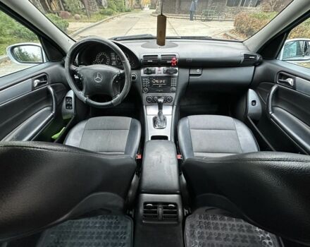 Серый Мерседес Ц-Класс, объемом двигателя 2.2 л и пробегом 280 тыс. км за 3600 $, фото 16 на Automoto.ua