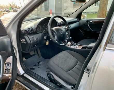 Серый Мерседес Ц-Класс, объемом двигателя 2.1 л и пробегом 258 тыс. км за 4600 $, фото 4 на Automoto.ua